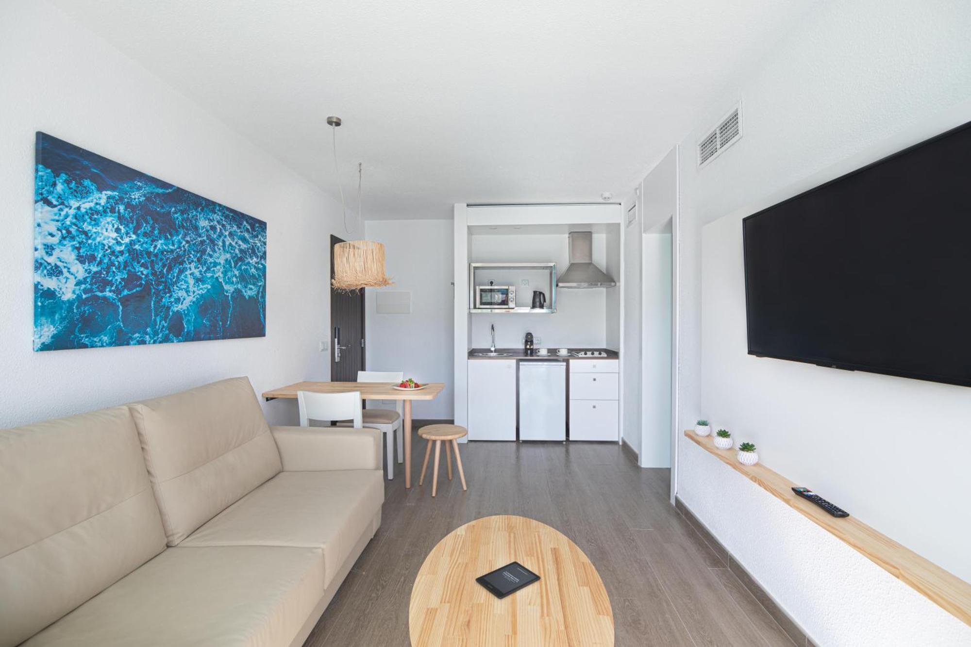 Suite with Pool View,1656175262:JPEG